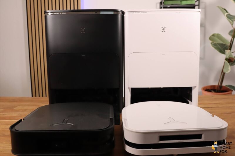 Unterseite des DEEBOT X5 OMNI und die Unterseite des X2 OMNI in der Nahaufnahme.